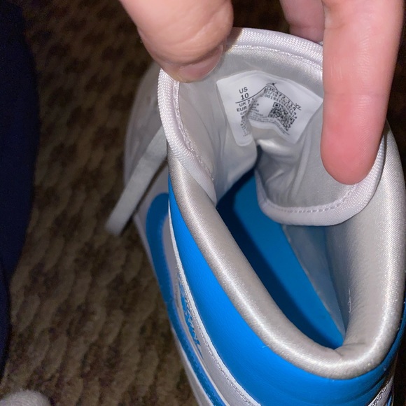 Jordan 1 Mid UNC (W) - Picture 6 of 8